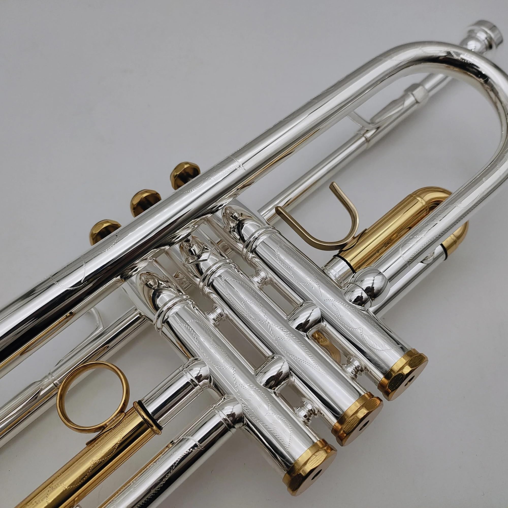 トランペット B♭管 SSS刻印 シルバーメッキ 動作良好 ケース付き -d263